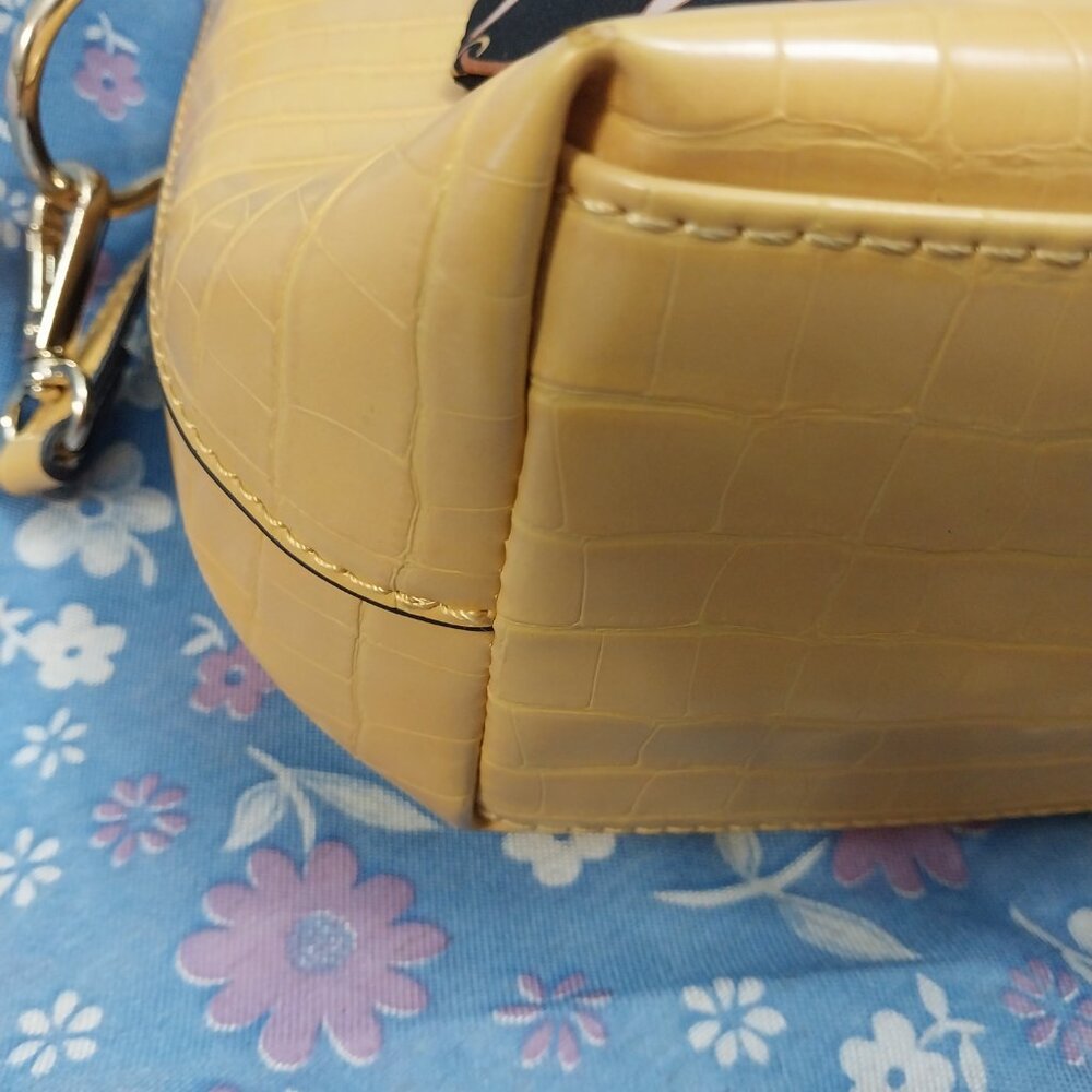 3122 Medium Ann Klein Cross Body Shoulder Bag In Gold and Black - Picture 13 of 13